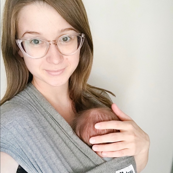 Meet your Posher, Caitlin - Picture 1 of 3